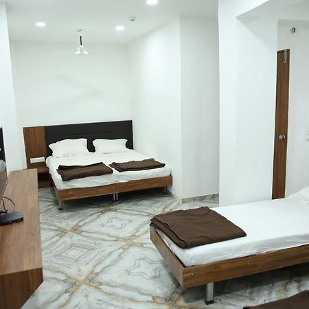 Hotel Aaram Kalupur Ахмедабад Екстериор снимка