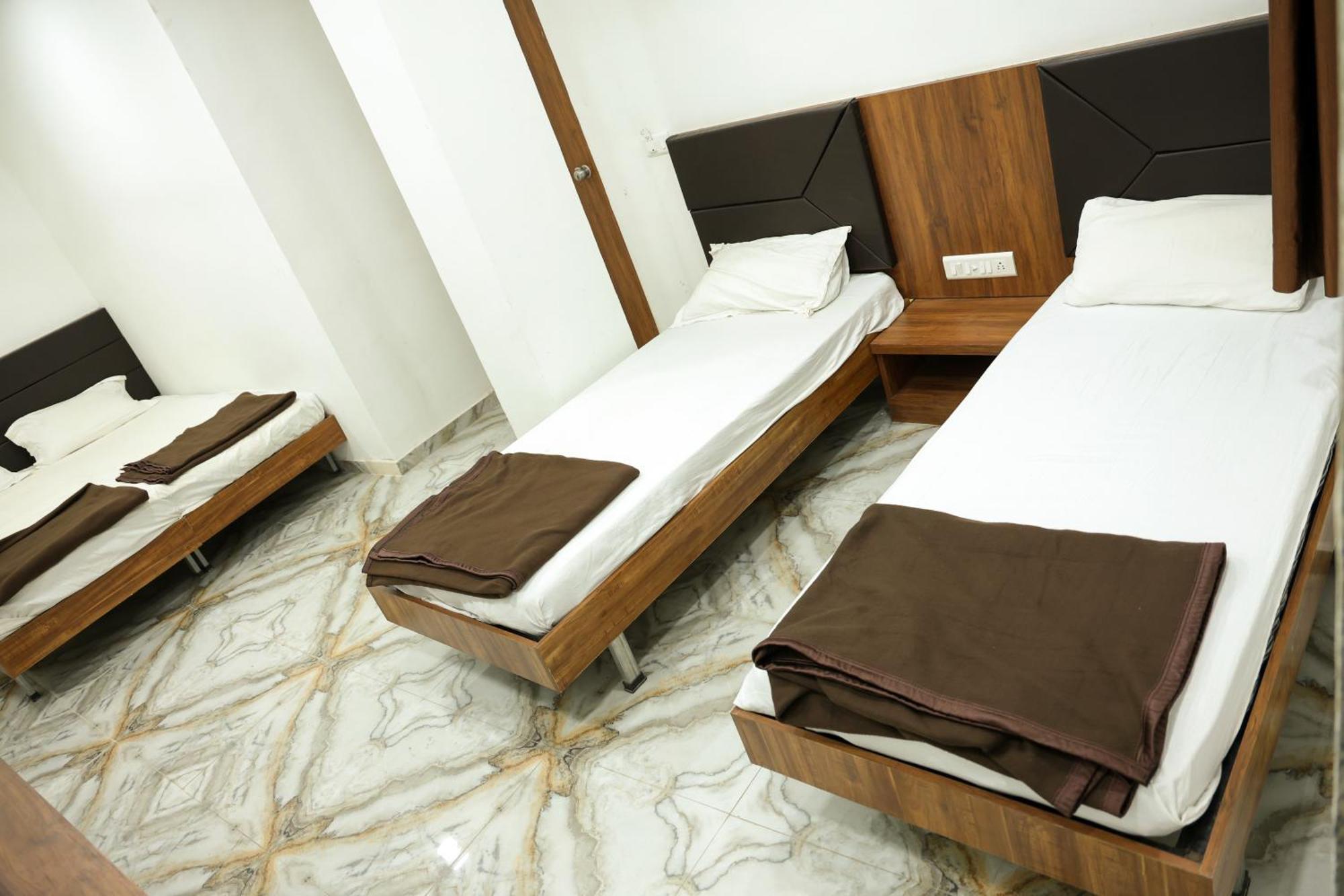 Hotel Aaram Kalupur Ахмедабад Екстериор снимка