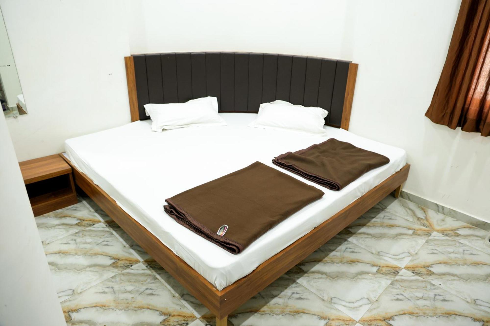 Hotel Aaram Kalupur Ахмедабад Екстериор снимка