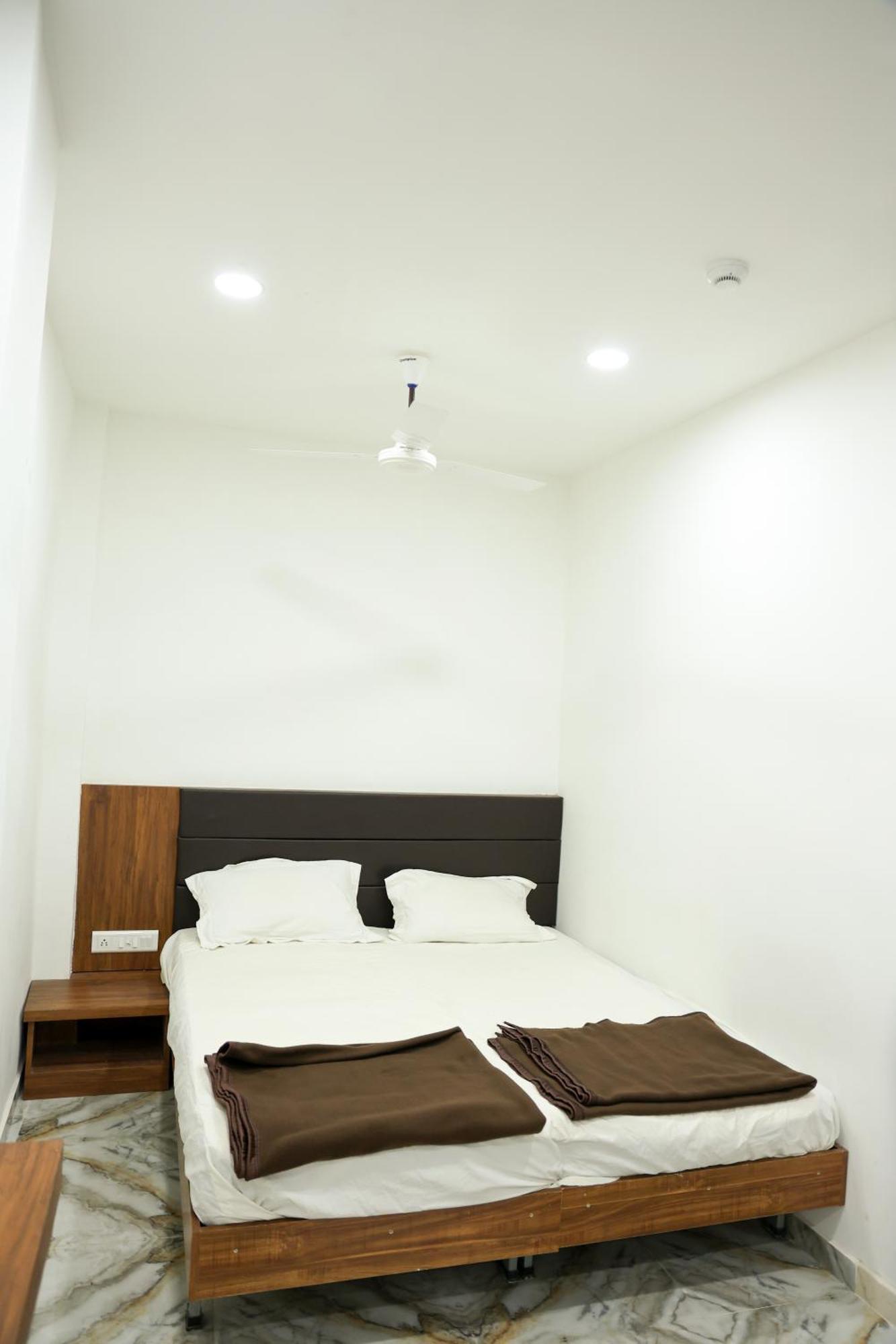 Hotel Aaram Kalupur Ахмедабад Екстериор снимка