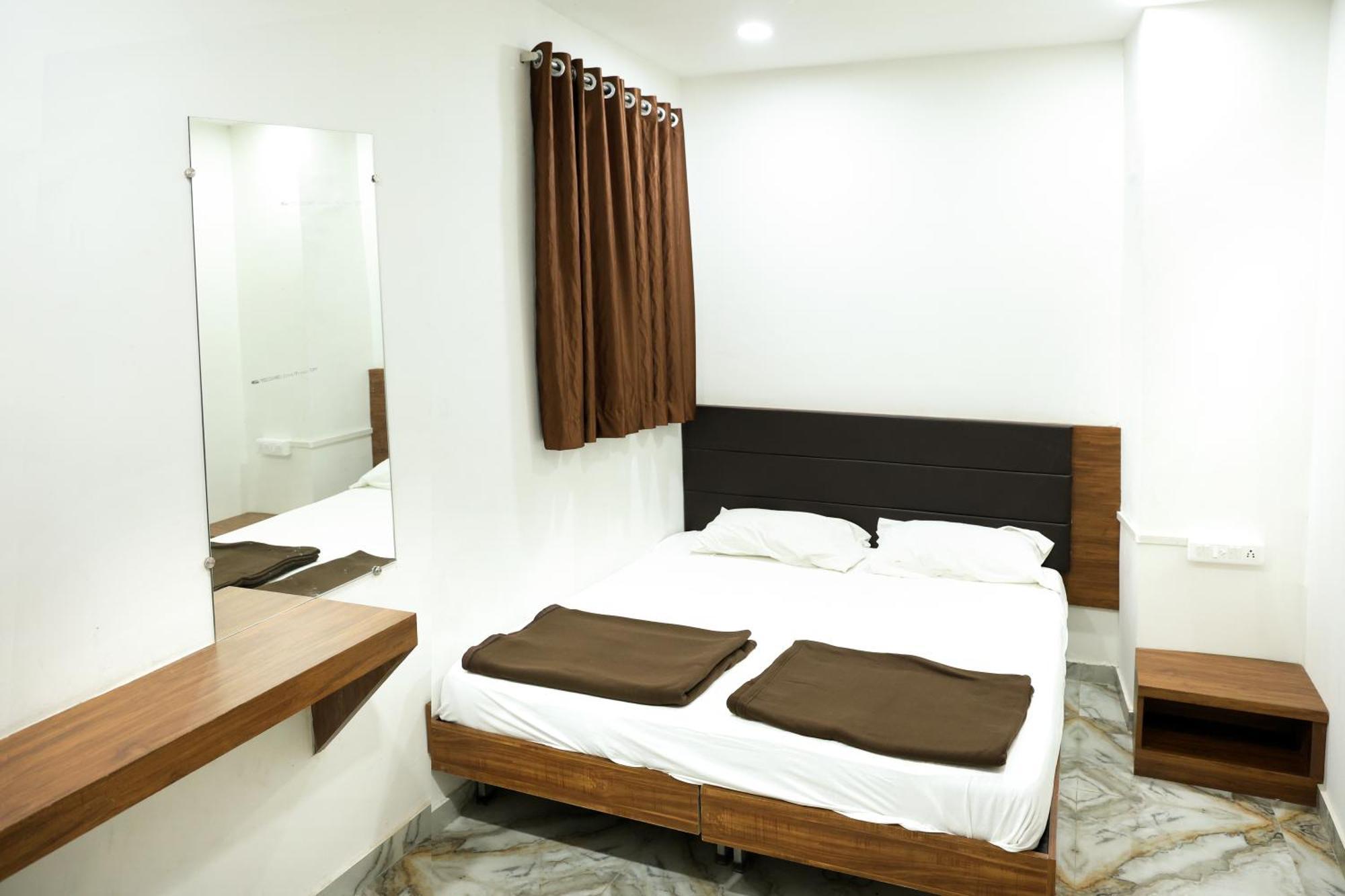 Hotel Aaram Kalupur Ахмедабад Екстериор снимка