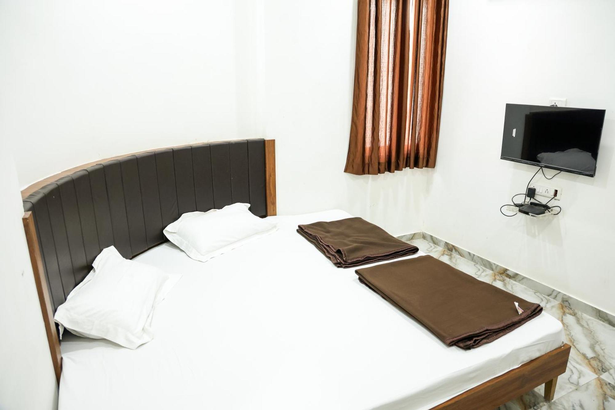 Hotel Aaram Kalupur Ахмедабад Екстериор снимка
