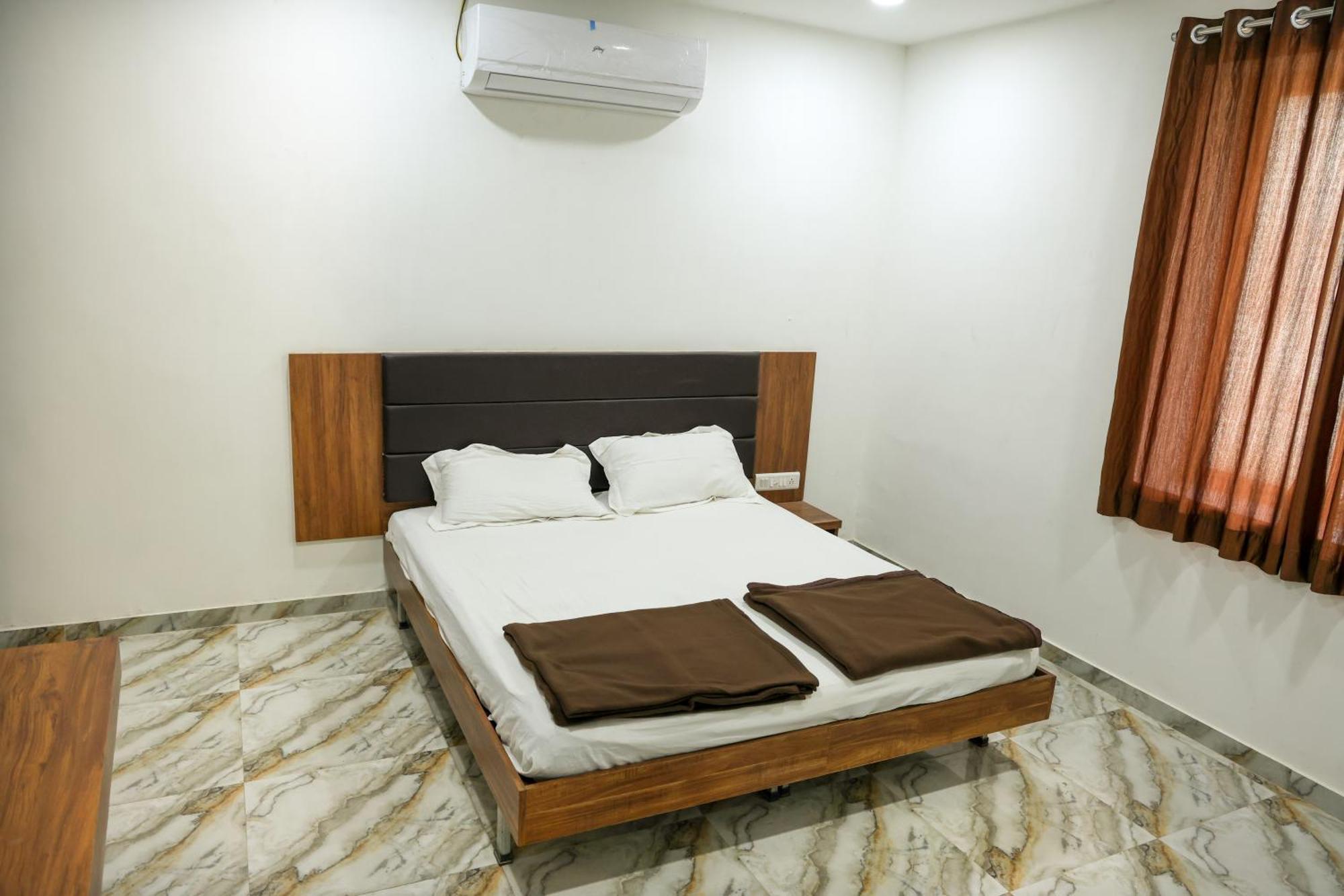 Hotel Aaram Kalupur Ахмедабад Екстериор снимка