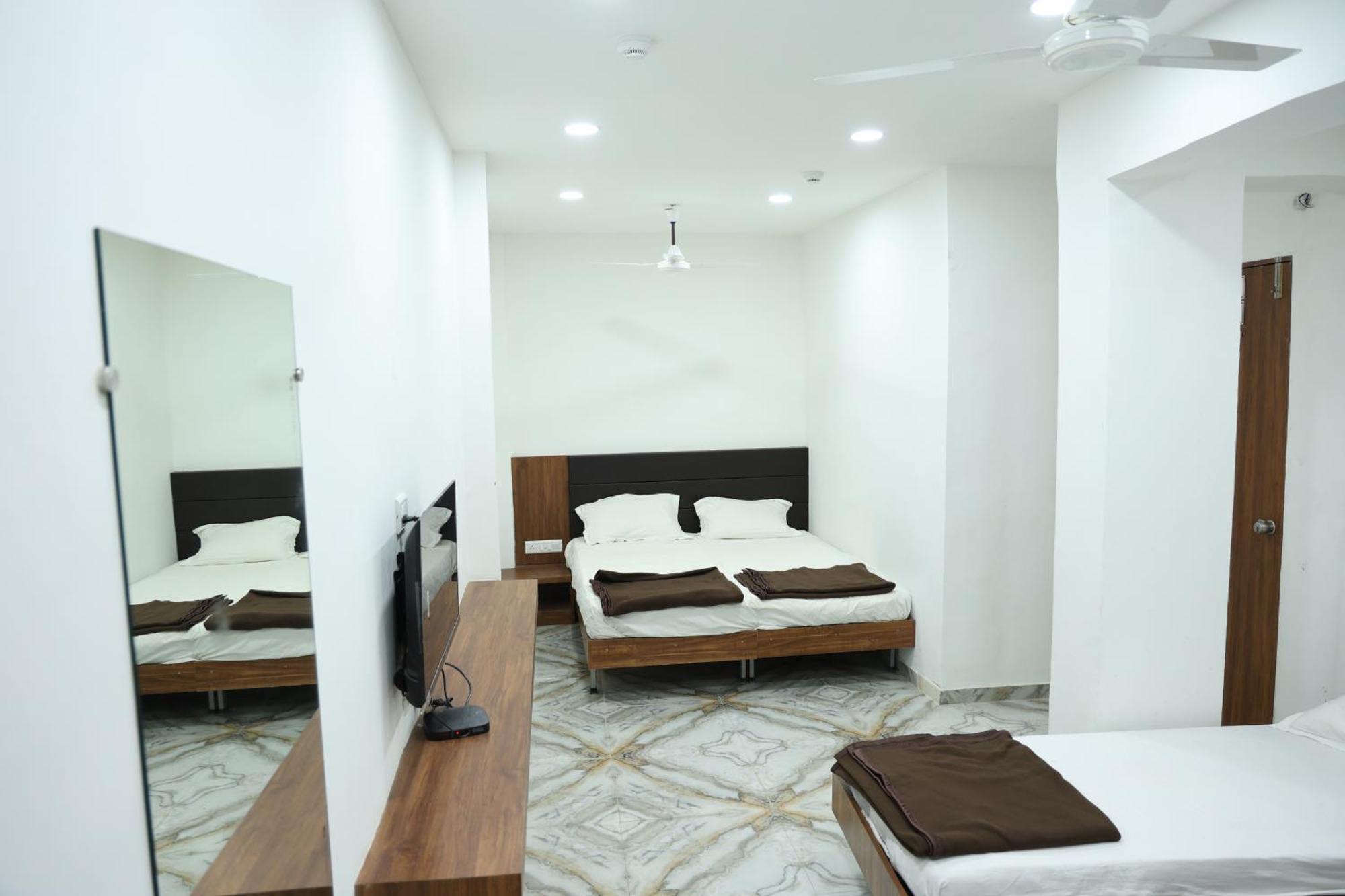Hotel Aaram Kalupur Ахмедабад Екстериор снимка