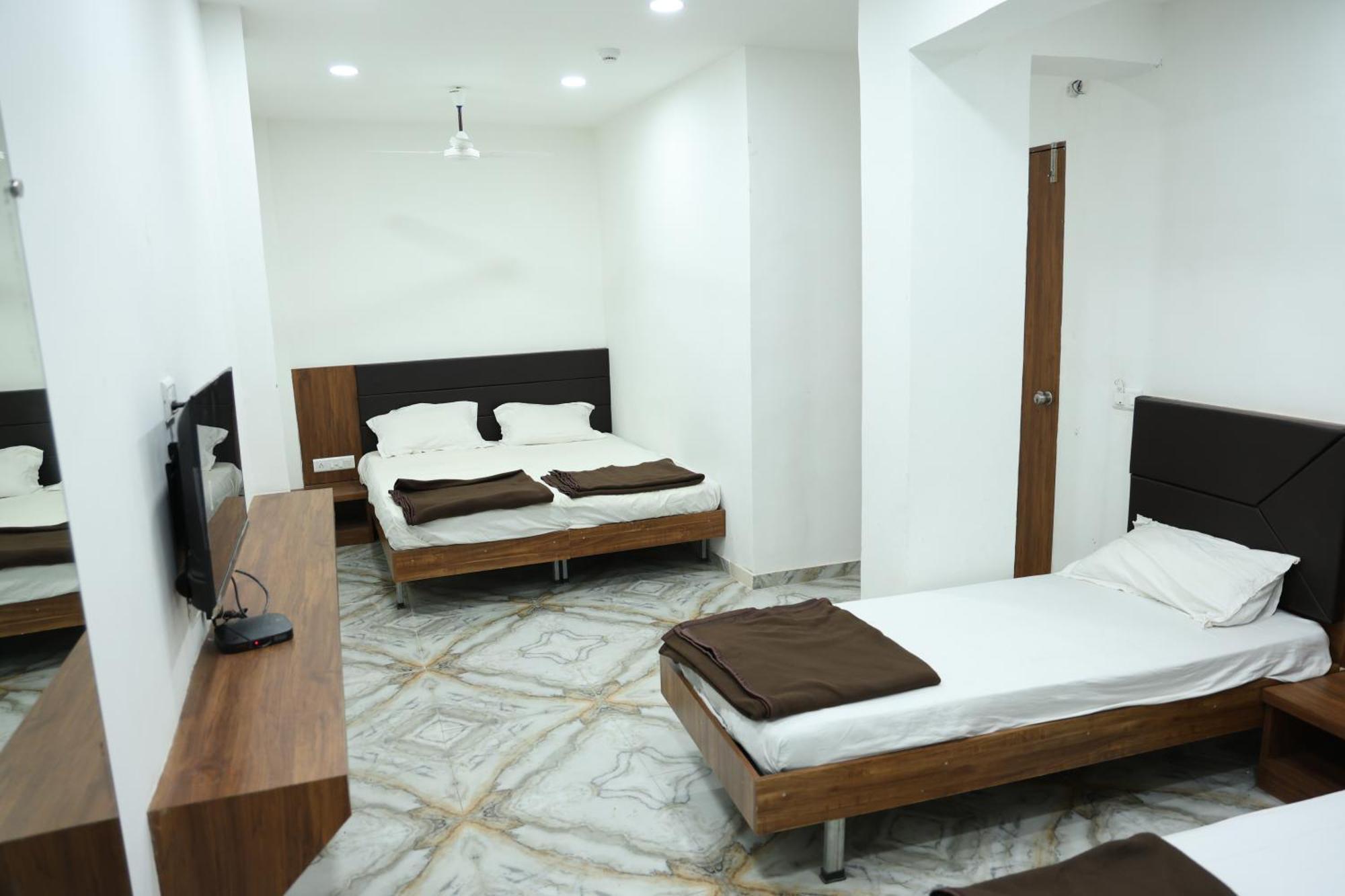 Hotel Aaram Kalupur Ахмедабад Екстериор снимка