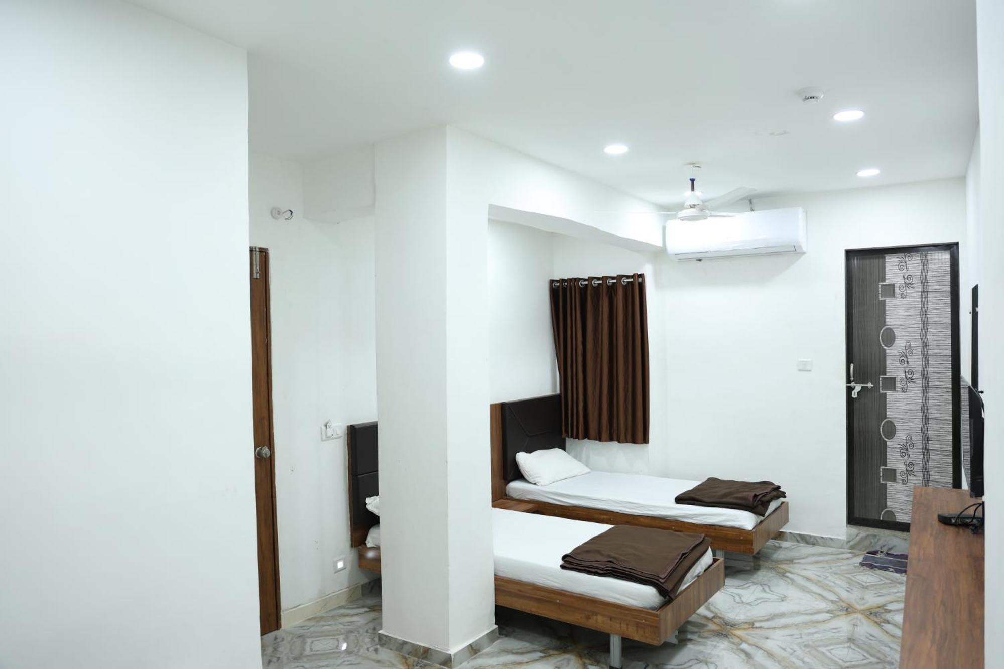 Hotel Aaram Kalupur Ахмедабад Екстериор снимка